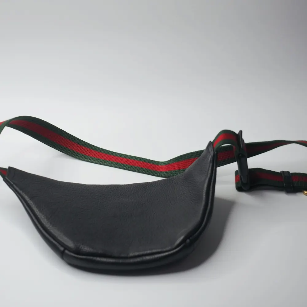Preloved Nike Heritage Waist Bag Black — front view