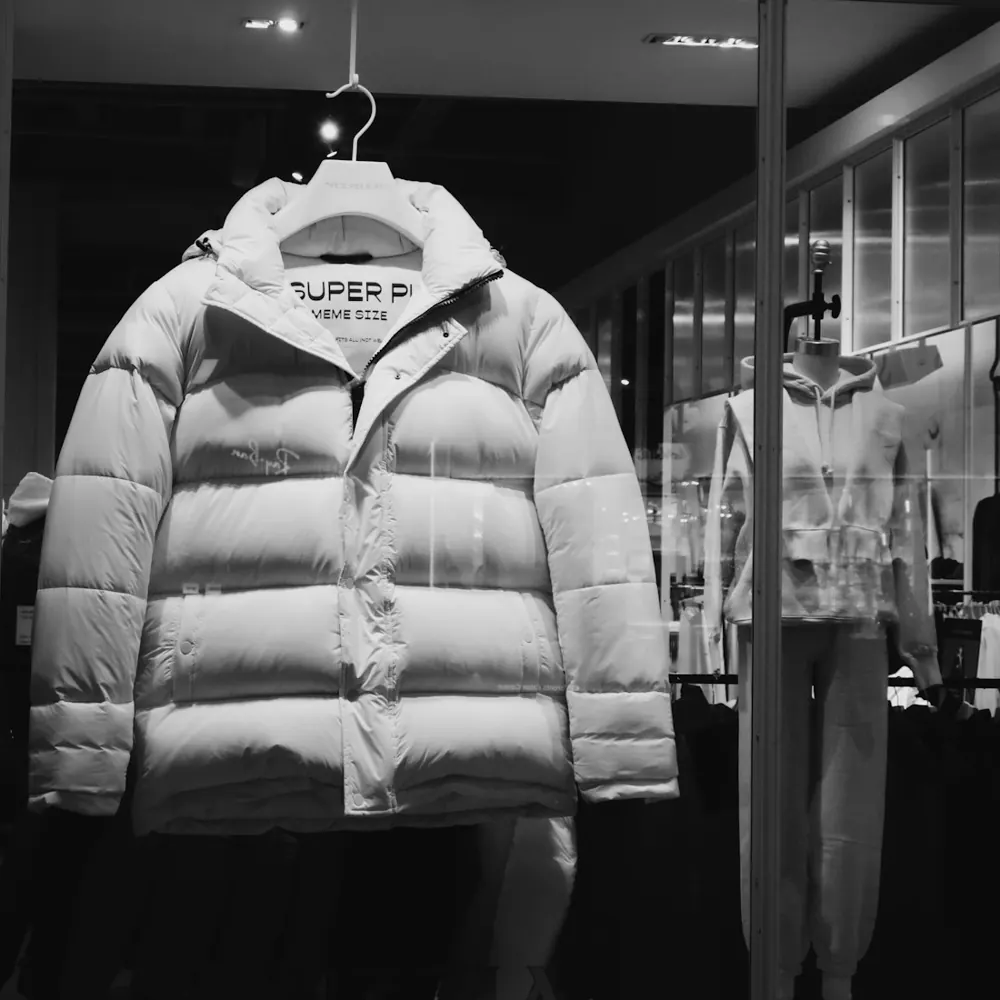 Preloved Patagonia Torrentshell 3L Jacket Fire Red / White L — back view