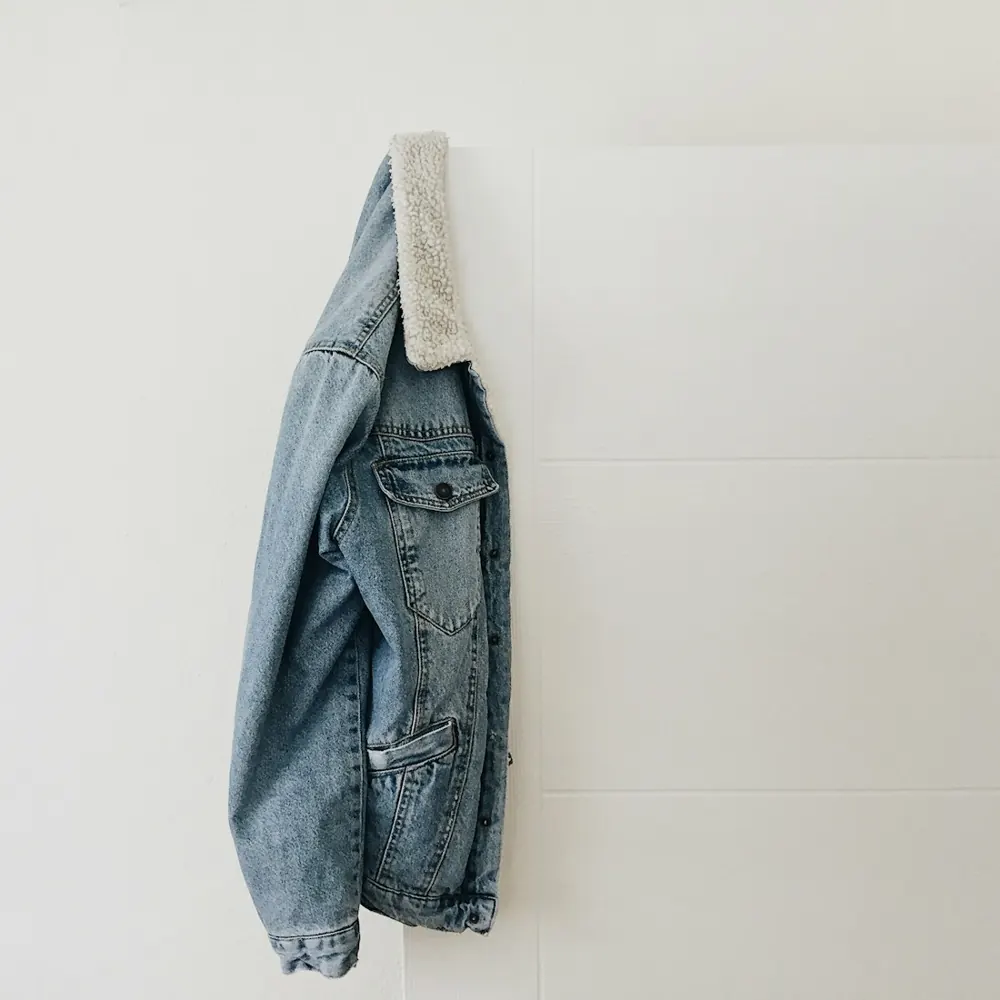 Preloved Levi's Sherpa Collar Trucker Jacket Rigid Indigo L — back view